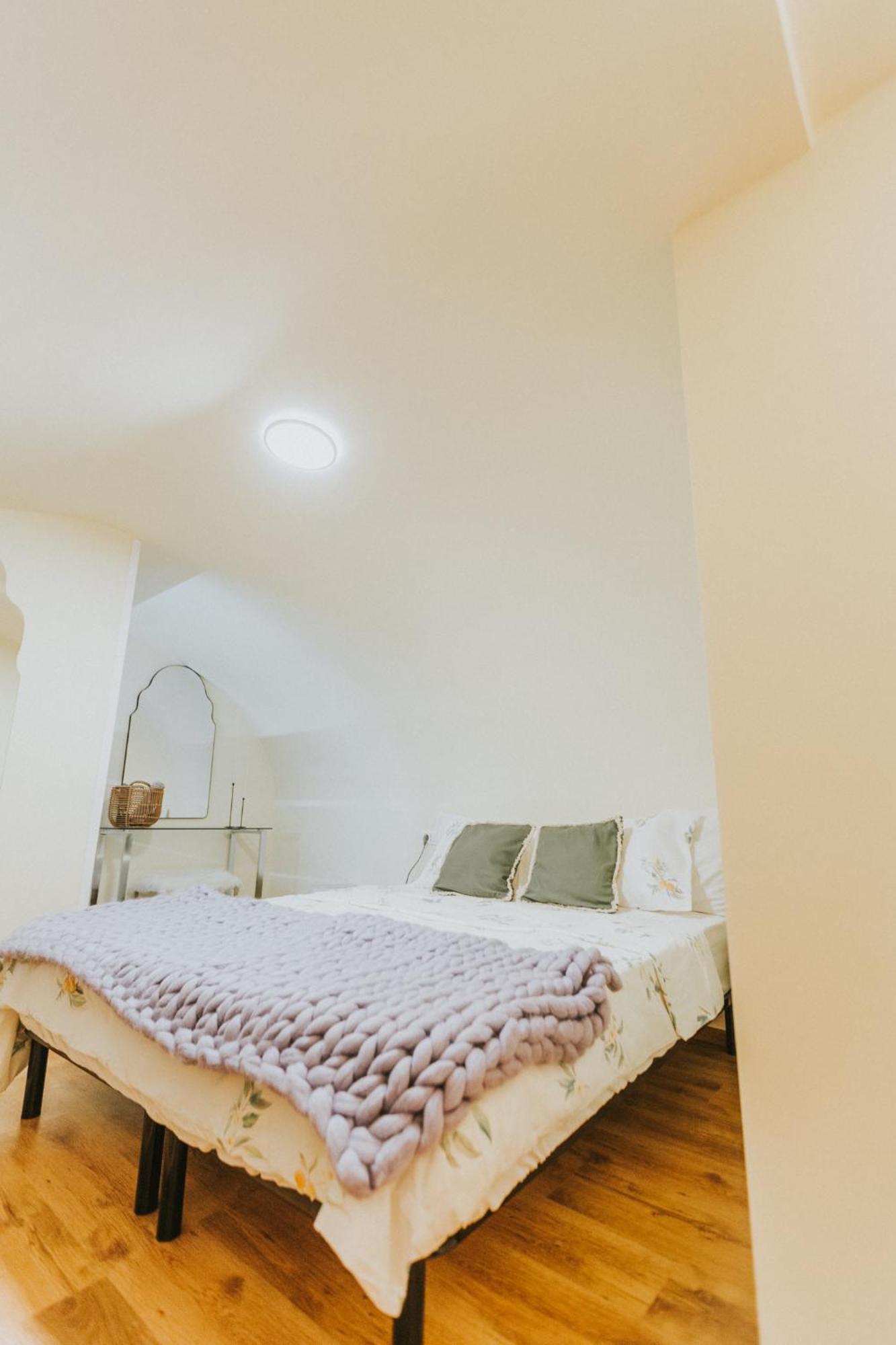 Locart -Cozy Downtown Apartment, Near Black Church With Free Wi-Fi Brasov Exterior photo